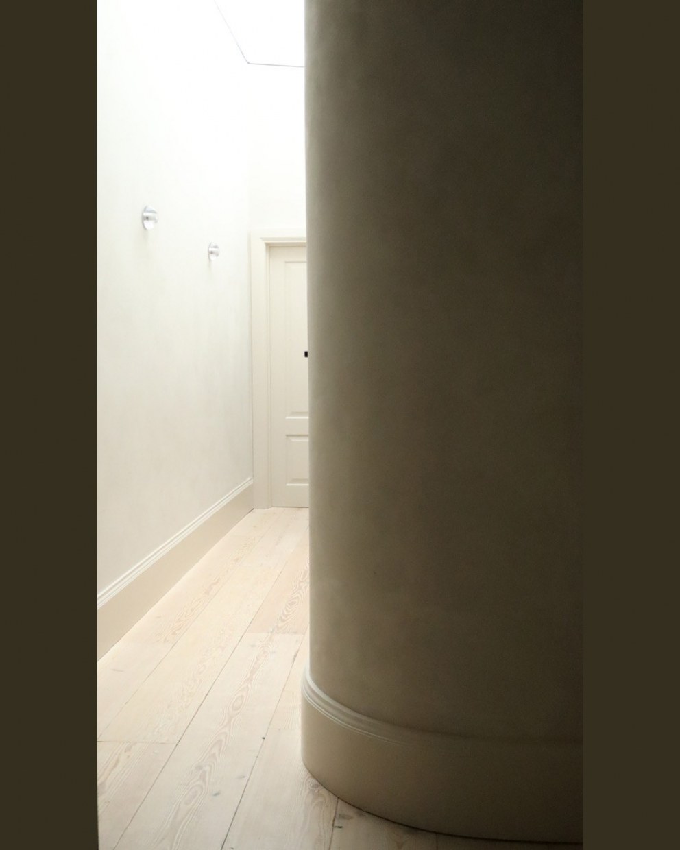 Kohl House | Hallway curve | Interior Designers